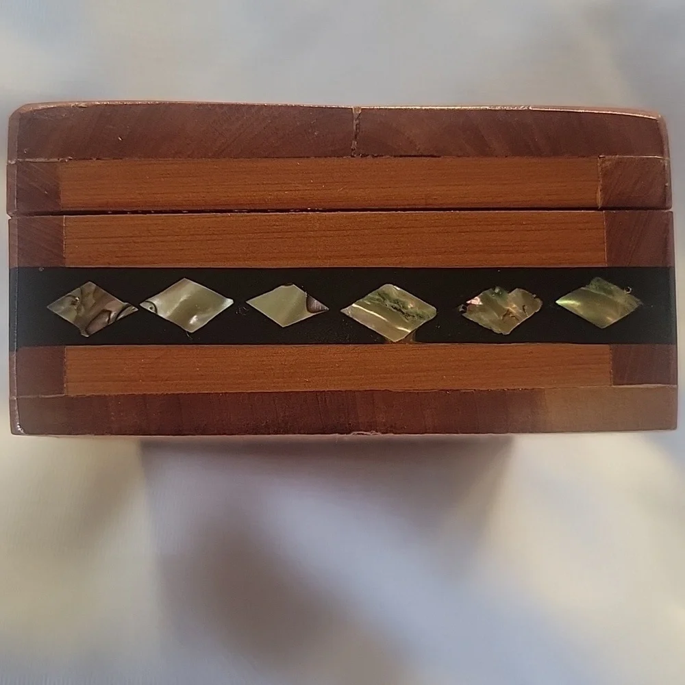 Artel La Paz Wooden Box with Mother of Pearl Inlaid Bird Design